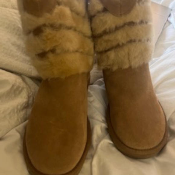 UGG Tania boots with genuine sherpa & chevron stripe detail Fits 6-7 - Picture 1 of 5